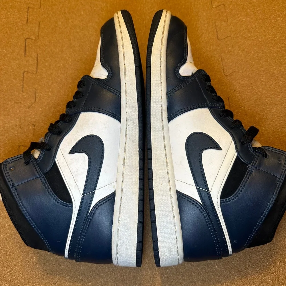 Air Jordan 1 Mid Obsidian White Navy Blue Mens Sneakers 554724-411 Size 9